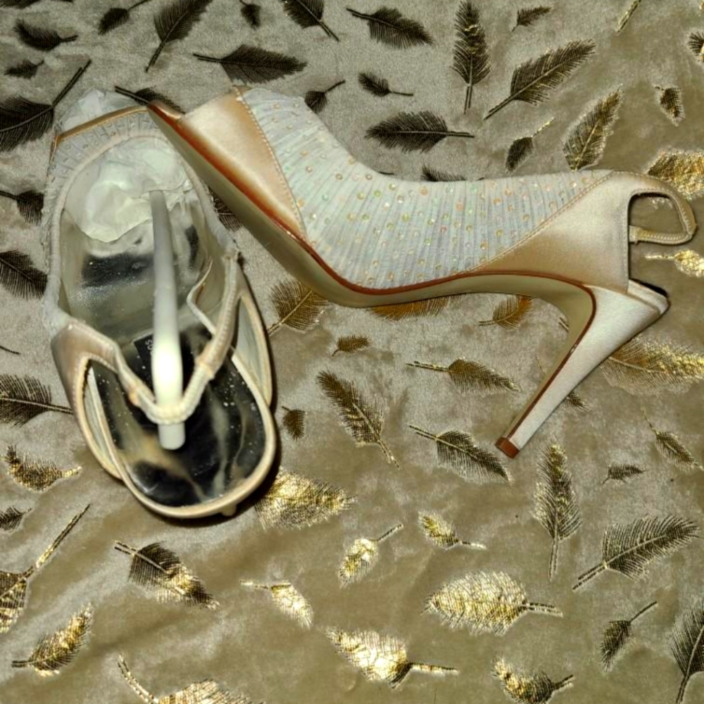 Cocktail/Wedding/Party/special occasion heels gold and beige